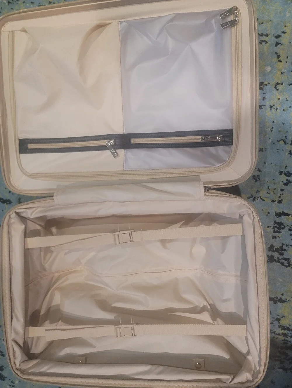 DEFECTS (ONE ZIPPER MISSING ) BEIS BEIGE CARRY-ON 22